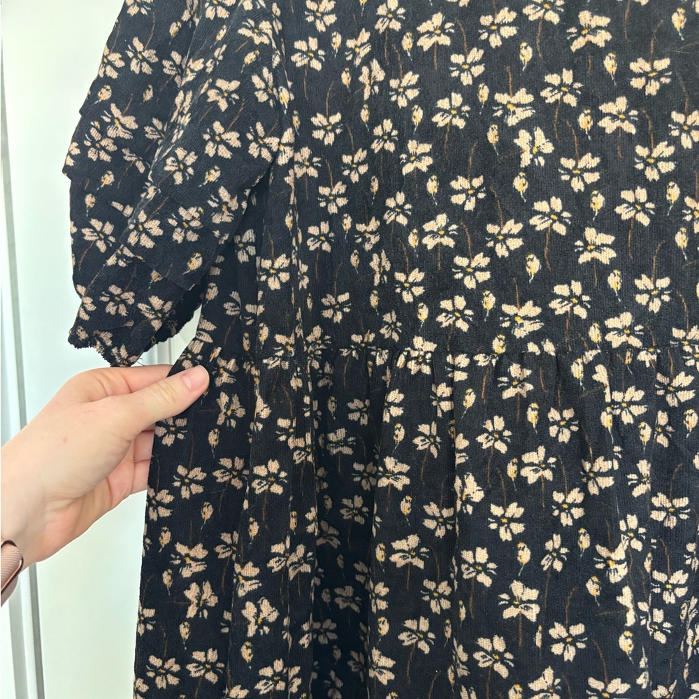 Chic Black Floral Midi Dress - Picture 4 of 6